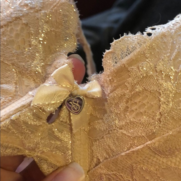 Victoria’s Secret Bra 34D EUC - Picture 3 of 4